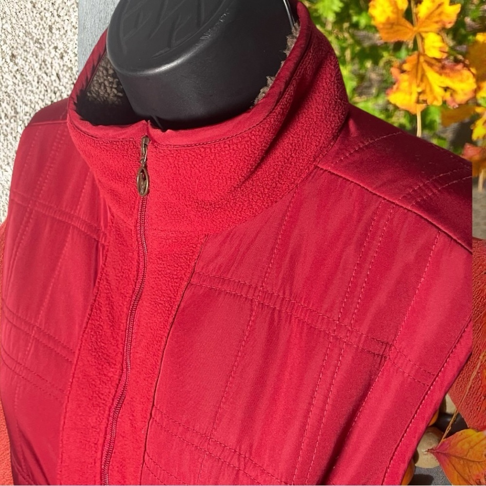 Columbia Red Quilted Sherpa Lined Vest Size Medium - Picture 7 of 15